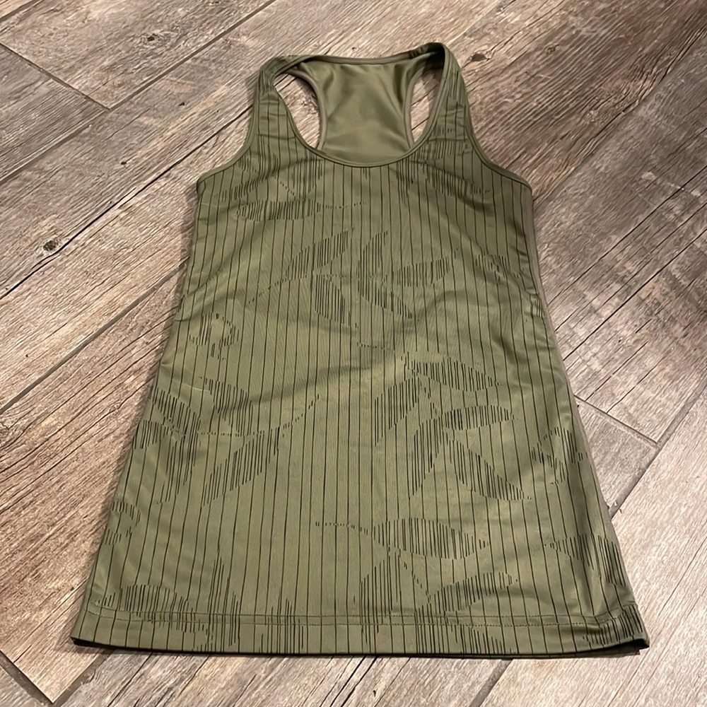 Lululemon tank - Picture 3 of 5